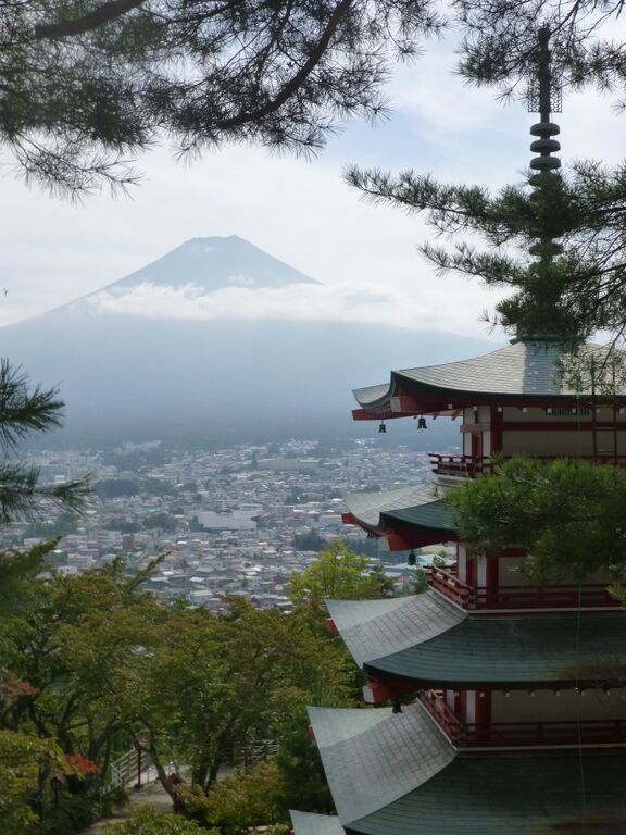 Picture of the Cheedi Pagoda roof showing the Mount Fuji in the background