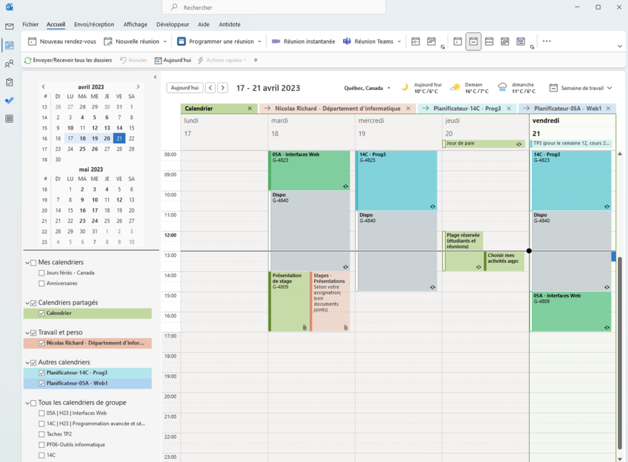Vue de l'onglet «Calendrier» d'Outlook. 4 calendrier sont superposées, avec des couleurs distinctes: le calendrier de base de Martin Hardy (appelé «Calendrier», un calendrier nommé «Nicolas Richard - Département d'informatique» et 2 calendriers nommés «Planificateur - 14C - Prog3» et «Planificateur - 05A - Web1».