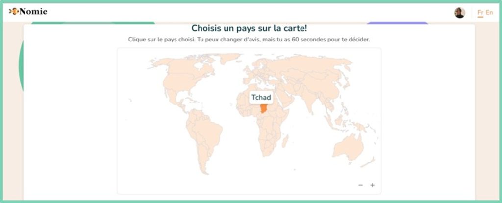 Dans le haut de l’image, on lit «Choisis un pays sur la carte! Clique sur le pays choisi. Tu peux changer d’avis, mais tu as 60 secondes pour te décider.» En-dessus, on voit une carte du monde. Le Tchad a été sélectionné et est en surbrillance et identifié par son nom.